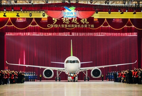 　2015年11月2日，國產大飛機C919首架機總裝下線，“胖九”是不是萌萌噠！