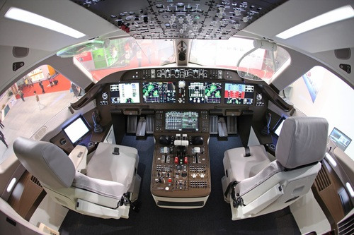 C919駕駛艙內景。