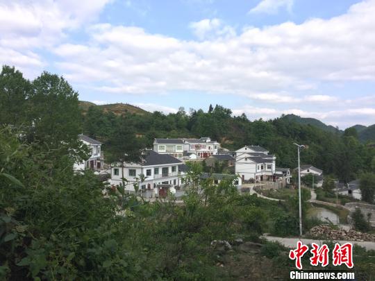 貴州長(zhǎng)巖村脫貧記：“空殼村”的國際化旅游“野心”