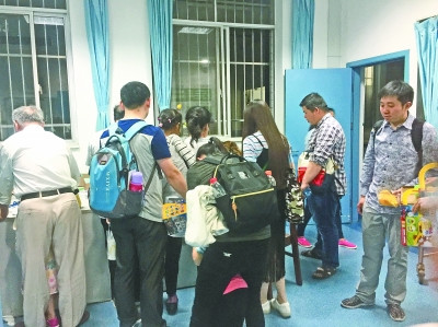 繁忙的同濟醫院兒科門診記者王愷凝 攝