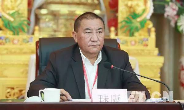 △ 圖為珠康·土登克珠主持會議 攝影：楊月云