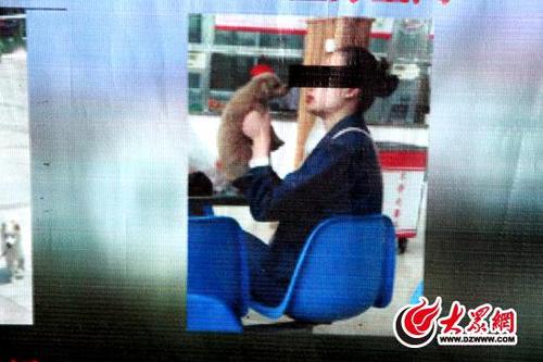 高校回應公開情侶擁吻照:有文可依 將繼續(xù)曝光