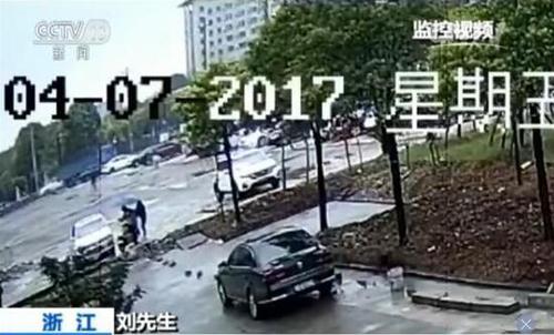 女子停車(chē)場(chǎng)內(nèi)被人劫走 綁匪:拿人錢(qián)財(cái)替人消災(zāi)