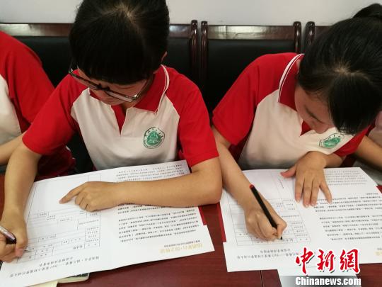 訪河北寒門高考學子：愿將愛心繼續傳遞