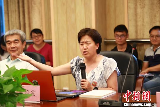 北京大學教授張海霞(中發言者)出席創新創業教育兩岸論壇?！∥荷囟Y 攝