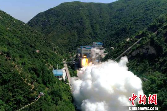 中國首臺泵后擺火箭發動機試車成功