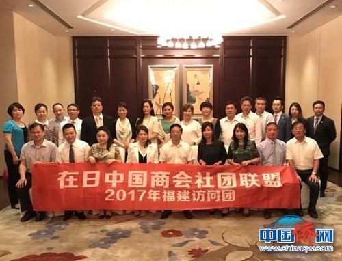 中國僑網(wǎng)資料圖：廈門市委副書記陳秋雄（前中）會見以陳秀姐為團長的訪問團一行。鄭松波 攝