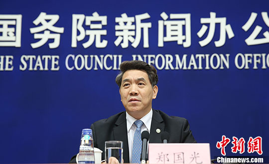 中國氣象局局長鄭國光在發(fā)布會上表示，今年入汛以來中國天氣氣候異常復(fù)雜，強(qiáng)降雨引發(fā)的洪澇和泥石流災(zāi)害明顯偏多偏重。截至目前，全國發(fā)生地質(zhì)災(zāi)害超過1100起，明顯多于前幾年。 <a target='_blank' href='http://www.chinanews.com/'>中新社</a>記者 楊可佳 攝