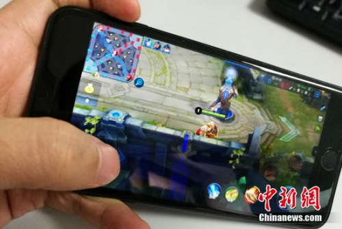 資料圖：不少手游都是采用的蘋果IAP付費機制。<a target='_blank' href='http://www.chinanews.com/' _fcksavedurl='http://www.chinanews.com/' ></p><p  align=