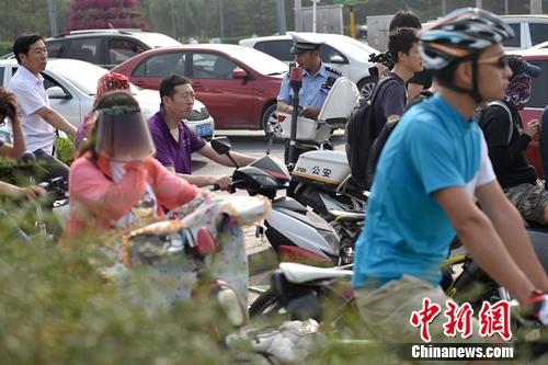 6月21日上午，北京仰山橋下十字路口早高峰。<a target='_blank' href='http://www.chinanews.com/' >中新網</a>記者 金碩 攝