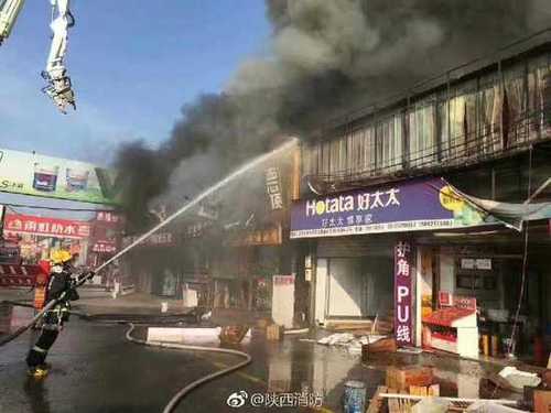 西安大明宮鳳城八路建材市場(chǎng)發(fā)生火災(zāi) 暫無(wú)人員被困