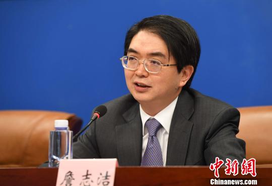 6月26日，福建省人民政府副秘書長詹志潔出席第九屆世界華文傳媒論壇新聞發(fā)布會并回答記者提問。張斌 攝