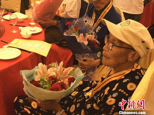 102歲的抗戰老兵劉靖。　楊顏慈 攝
