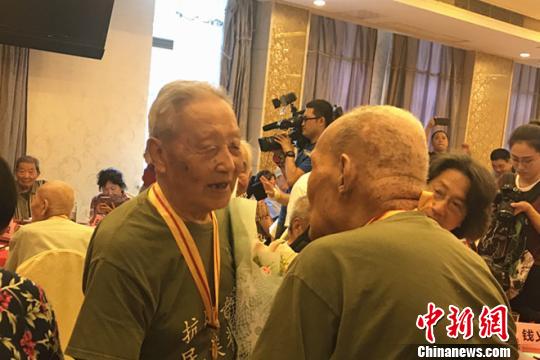 抗戰老兵再聚首?！铑伌?攝