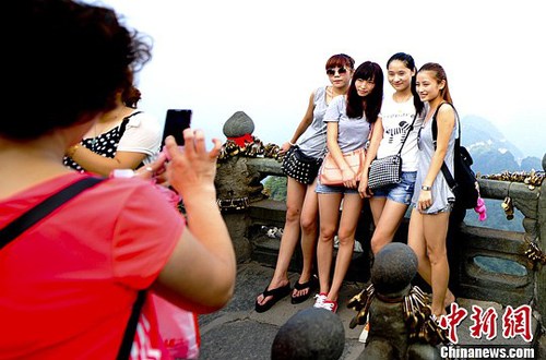 游客在景區游玩(資料圖)。<a target='_blank' href='http://www.chinanews.com/'>中新社</a>發 陸欣 攝