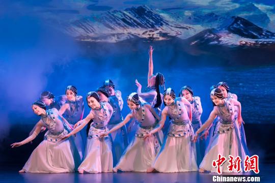 《加國頌 中華情》大型綜藝晚會劇照（多倫多華星藝術團供圖）