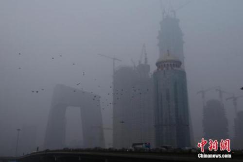 資料圖：遭遇霧霾襲擊的北京。<a target='_blank' href='http://www.chinanews.com/'>中新社</a>記者 李慧思 攝