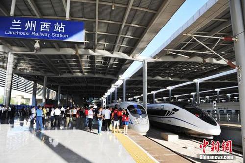 寶蘭高鐵于2012年底開工建設，正線長度逾400公里，其中陜西省境內45.74公里，甘肅省境內354.9公里，設計速度250公里/小時。 楊艷敏 攝