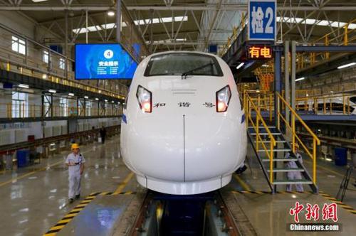 7月6日，一組CRH5G型技術(shù)提升動車組抵達(dá)西安鐵路局西安北動車所。 <a target='_blank' href='http://www.chinanews.com/'>中新社</a>記者 張遠(yuǎn) 攝