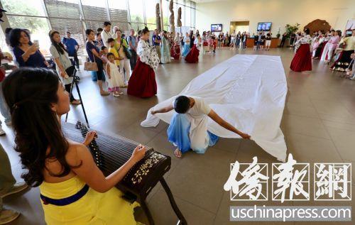 中國文化日活動現場表演的即興式舞蹈。（美國《僑報》/邱晨 攝）