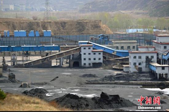 資料圖：山西婁煩萬光煤焦有限公司廠區(qū)內(nèi)。<a target='_blank' href='http://www.chinanews.com/'>中新社</a>發(fā) 韋亮 攝