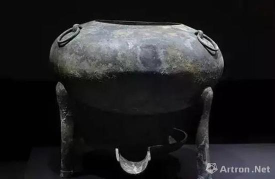 　　值得一提的是，這個“火鍋”里裝滿了板栗、荸薺、菱角等植物果實，館兒君不禁感嘆：這可是……2000年前的黑暗料理啊!