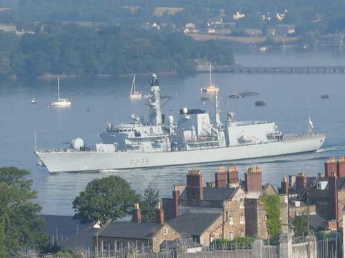 英媒談?dòng)④娕灡O(jiān)視中國(guó)赴歐戰(zhàn)艦:兩者一比好尷尬
