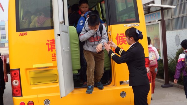 半月數起幼童遺落校車致死，誰之過