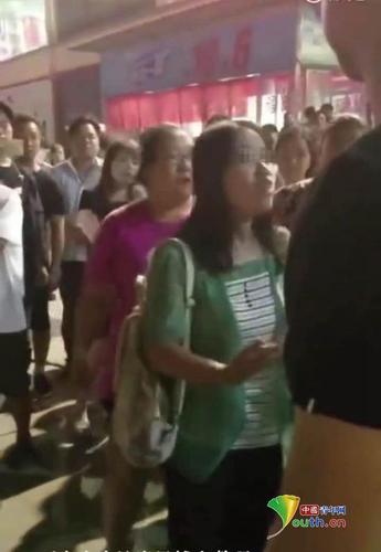 石家莊一超市門(mén)口人販子搶孩子遭毆打 警方回應(yīng)