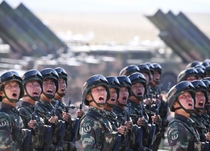 沙場閱兵：人民軍隊最好的“生日禮物”