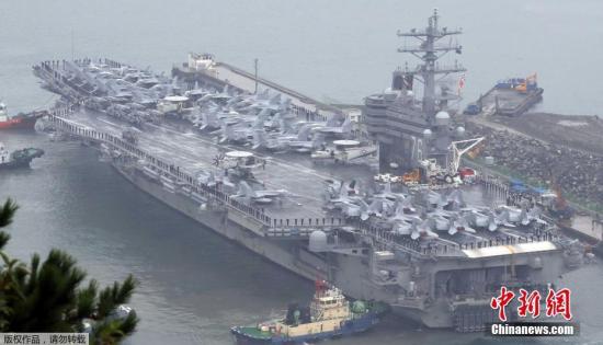 資料圖：美國尼米茲級核動力航空母艦“羅納德-里根號”(CVN-76)駛?cè)腠n國海軍釜山基地。