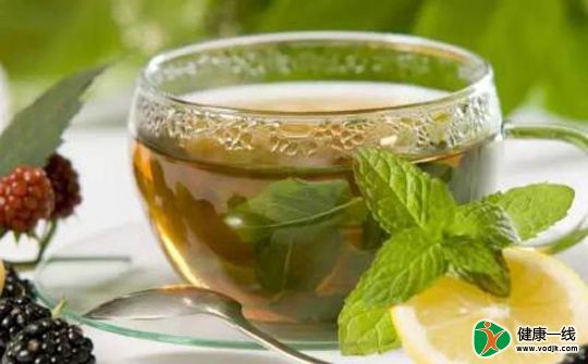 秋季感冒咳嗽 泡人參薄荷茶