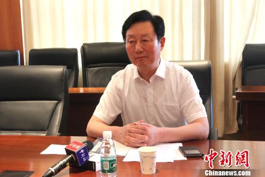 圖為成長(zhǎng)春說，新一輪長(zhǎng)江經(jīng)濟(jì)帶發(fā)展需要走協(xié)調(diào)性均衡發(fā)展之路。　崔佳明 攝