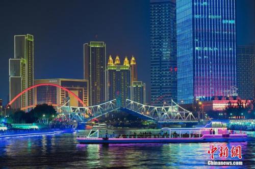 第十三屆全運會即將開幕，“點亮海河”活動在天津海河兩畔的進行了彩排、預(yù)演。 <a target='_blank' href='http://www.chinanews.com/'>中新社</a>記者 佟郁 攝 