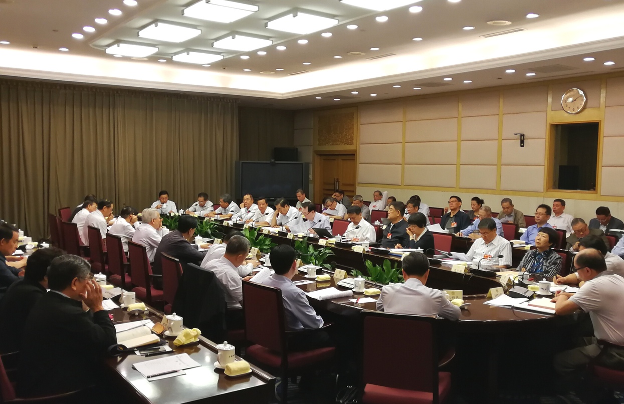  全國政協十二屆常委會第二十二次會議舉行專題分組討論 
