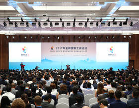 攜手打造世界經濟新亮點——一論習近平主席金磚國家工商論壇開幕式主旨演講