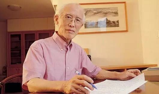 余光中抗議臺當(dāng)局削減文言文 曾撰文批歐化中文