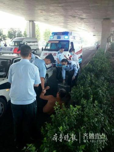喝大了！醉酒男子竟躺在濟(jì)南BRT車道內(nèi)呼呼大睡