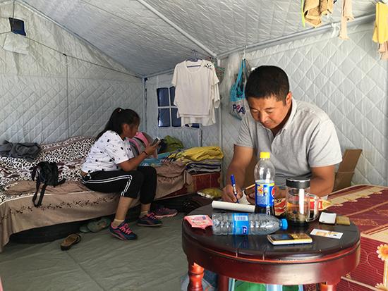 九寨溝震后一個月:景區仍關閉 店鋪生意大不如前