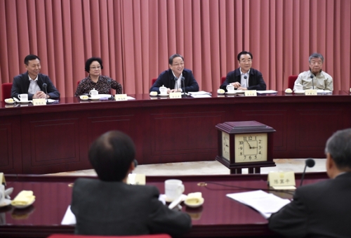 9月21日，全國(guó)政協(xié)在北京召開(kāi)第74次雙周協(xié)商座談會(huì)，圍繞“營(yíng)造風(fēng)清氣正的網(wǎng)絡(luò)空間”建言獻(xiàn)策。全國(guó)政協(xié)主席俞正聲主持會(huì)議并講話。