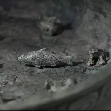 再仔細想想，在容器底部裝上萌萌的小動物，這個創(chuàng)意有沒有似曾相識？