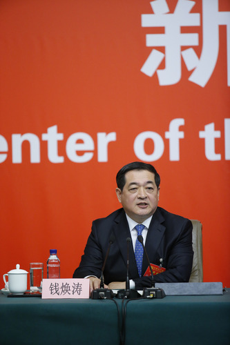 （5）十九大新聞中心舉行“走新型工業(yè)化道路”集體采訪