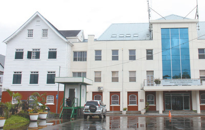 中國政府援建的新蘇里南外交部大樓,成為帕拉馬里博的地標性建筑之一。