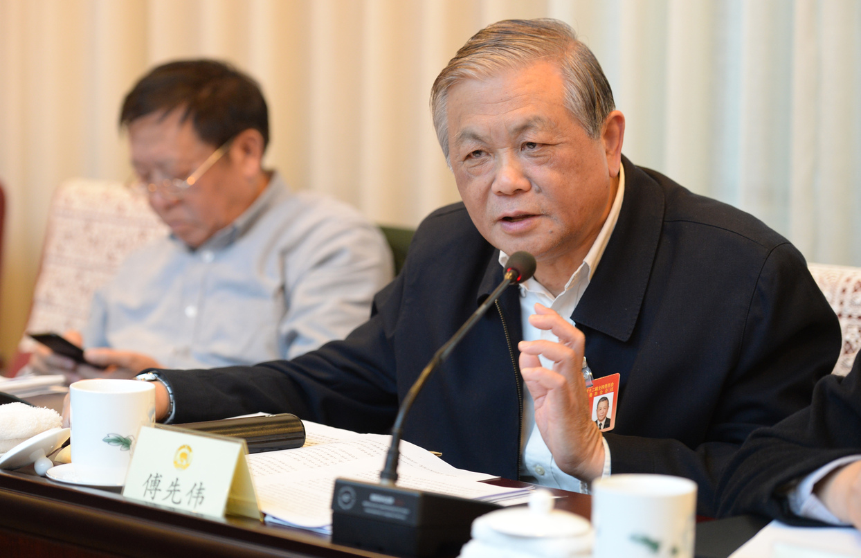 傅先偉常委在分組討論會上發(fā)言