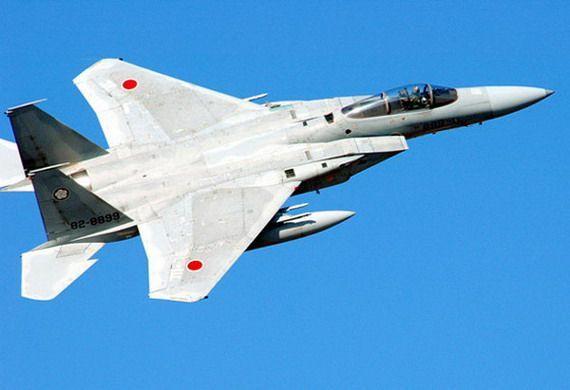 日本自衛(wèi)隊F-15戰(zhàn)斗機(jī)緊急著陸 因飛行員腿麻了
