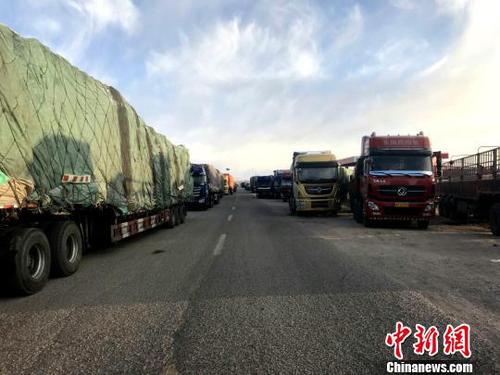 青藏公路唐古拉山段大堵車：未來3天氣象條件轉好