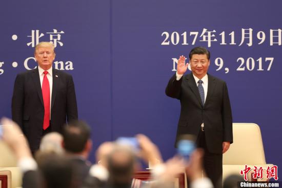 11月9日，中國國家主席習近平在北京人民大會堂同來華進行國事訪問的美國總統特朗普共同出席中美企業家對話會閉幕式并致辭。<a target='_blank' href='http://www.chinanews.com/'>中新社</a>記者 盛佳鵬 攝