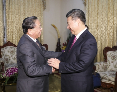 習(xí)近平會(huì)見(jiàn)前老撾人民革命黨中央委員會(huì)總書(shū)記、國(guó)家主席朱馬里