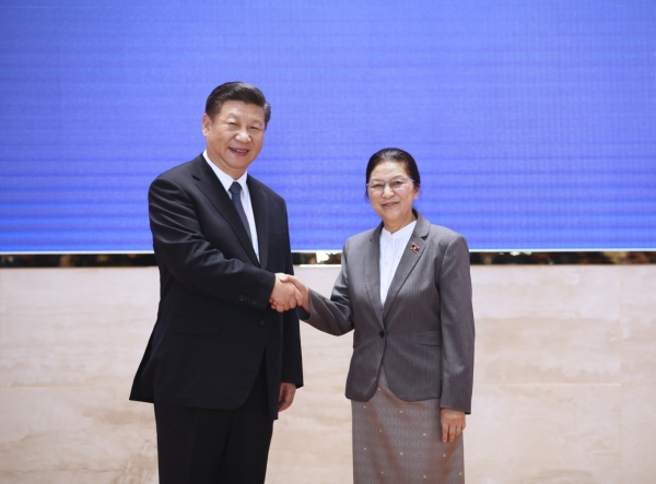 習(xí)近平會(huì)見老撾國(guó)會(huì)主席巴妮