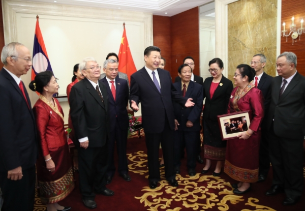 習(xí)近平會(huì)見老撾奔舍那家族友人